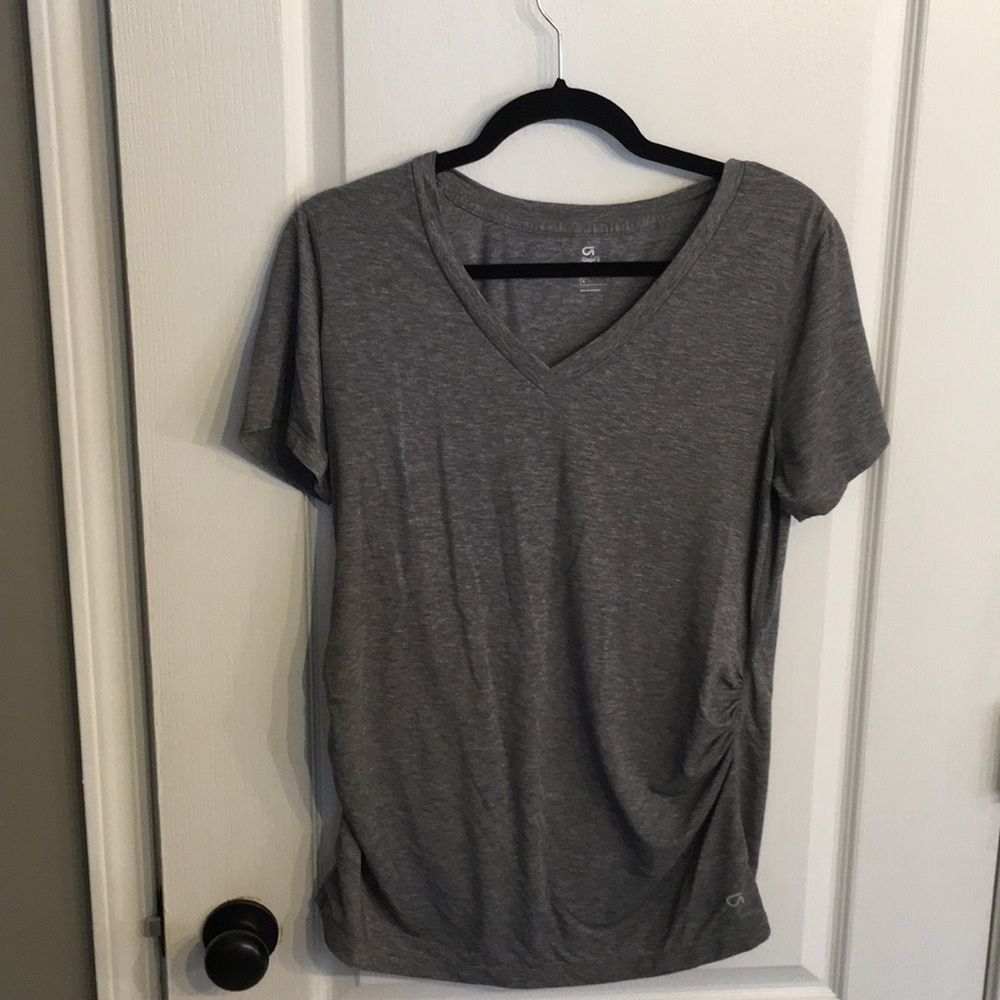 Heather grey gap fit maternity tee.
